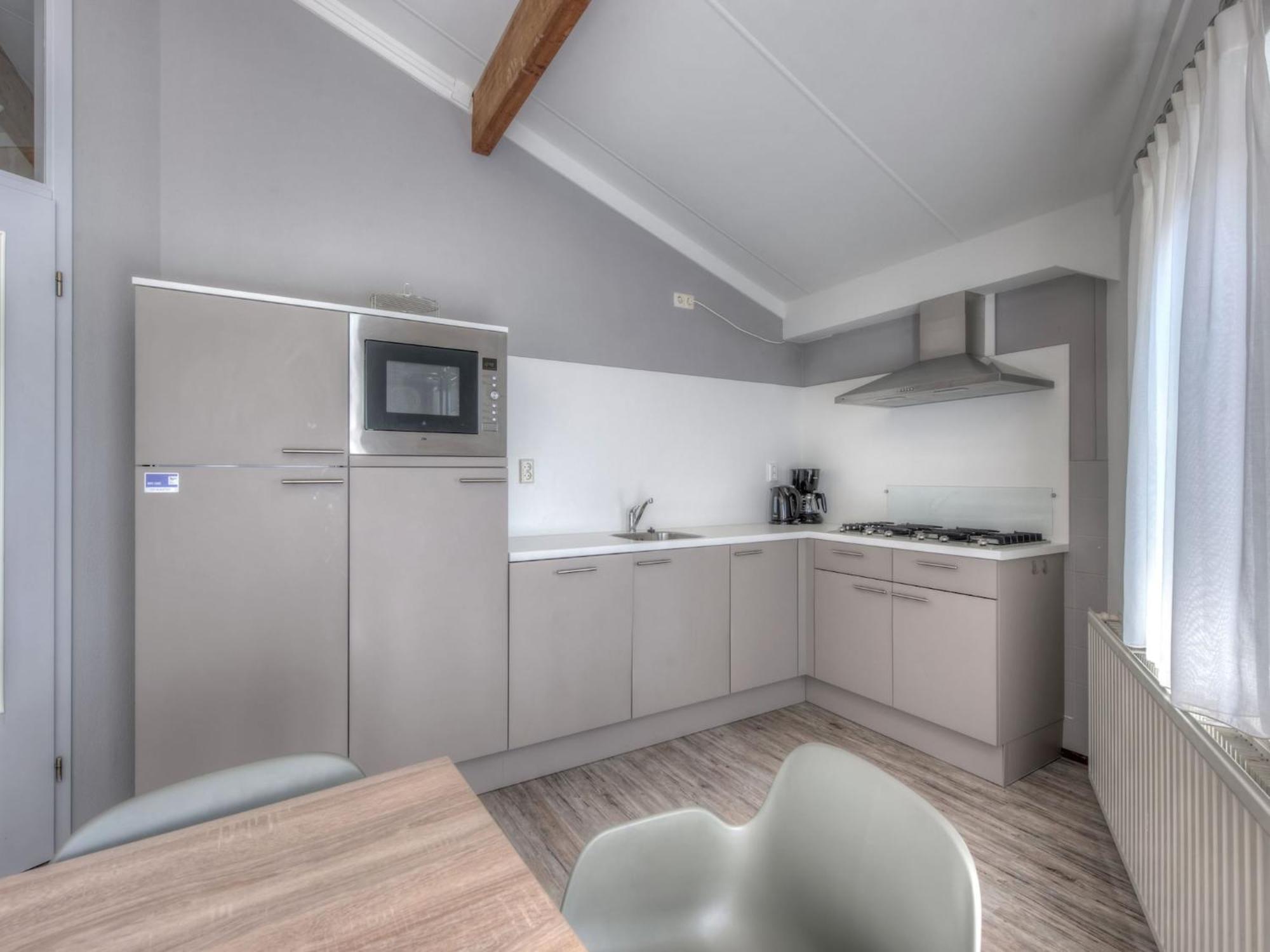 Restyled Bungalow, Two Bathrooms, Close To Vakantiehuis *
