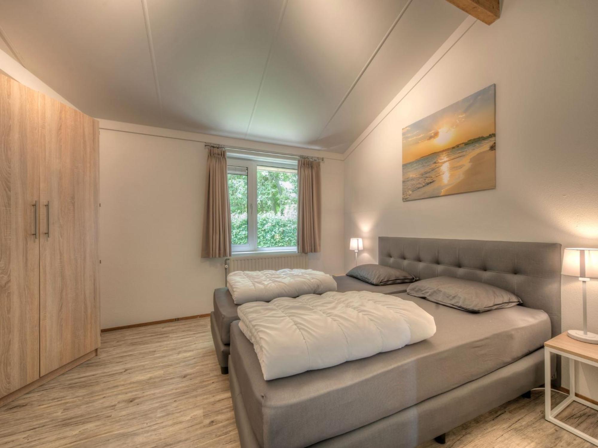 Restyled Bungalow, Two Bathrooms, Close To * Domburg