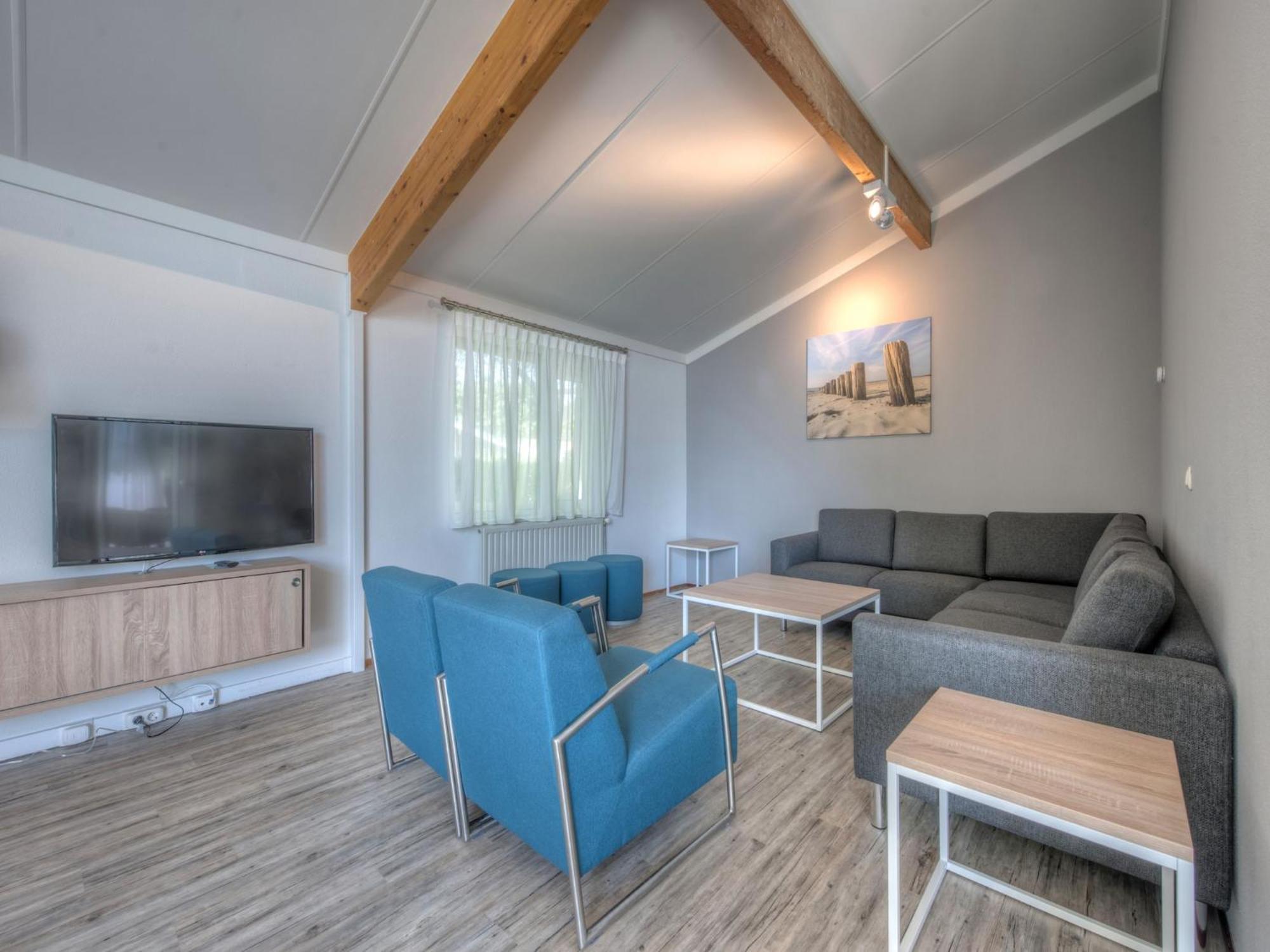 Restyled Bungalow, Two Bathrooms, Close To