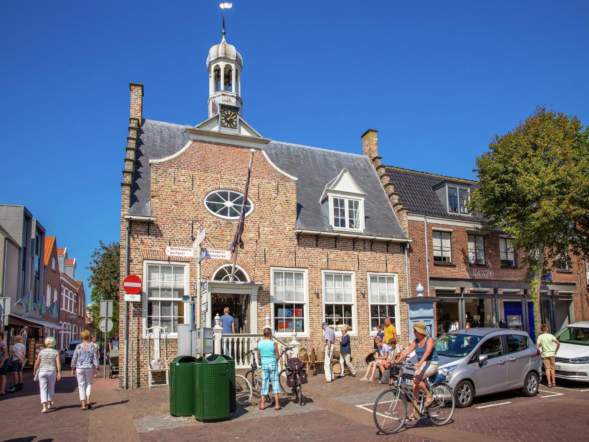 Vakantiehuis Restyled Bungalow, Two Bathrooms, Close To